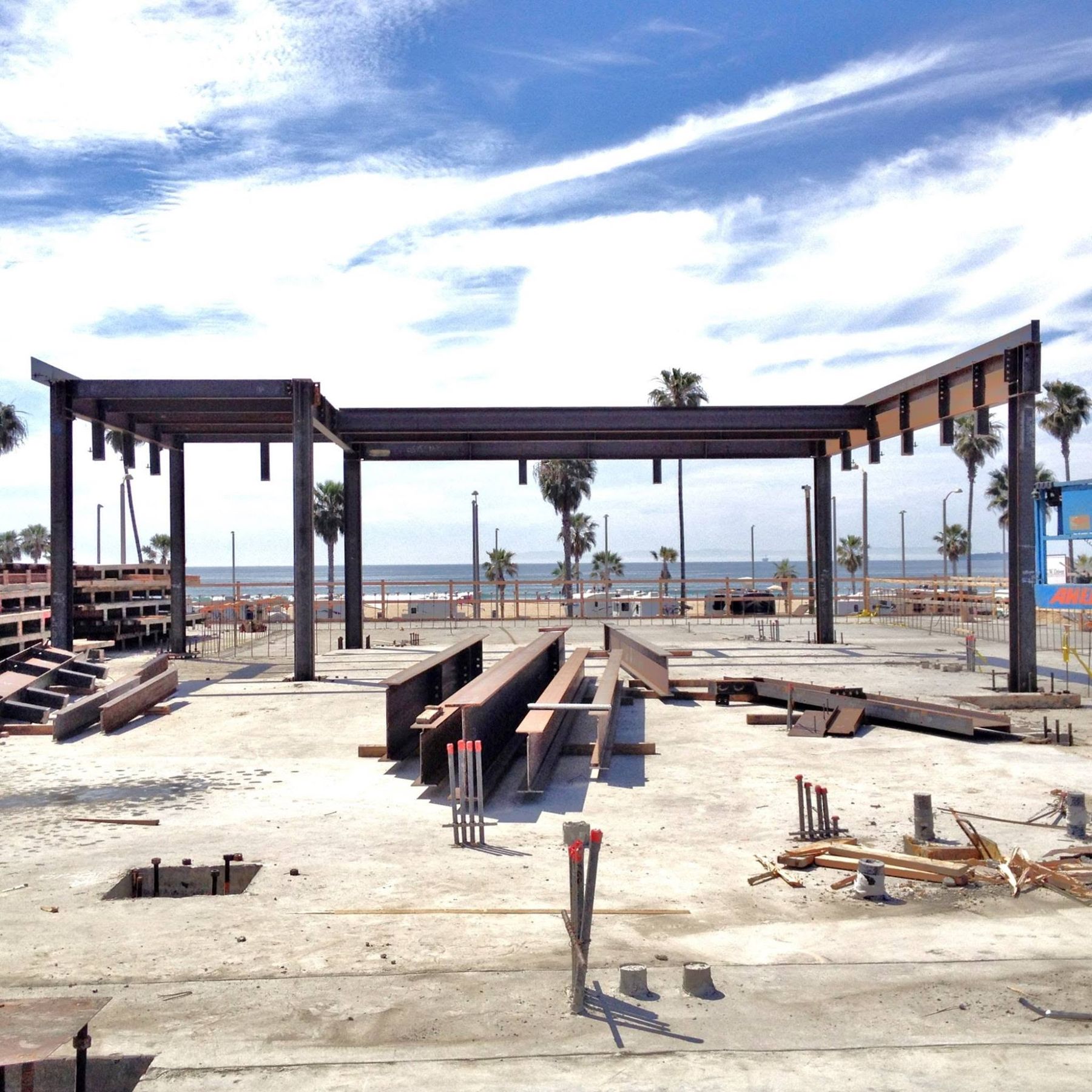 Tobin Steel structural steel frame going up at a beachfront job site